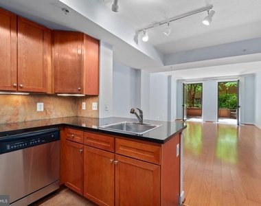 631 D Street Nw - Photo Thumbnail 3