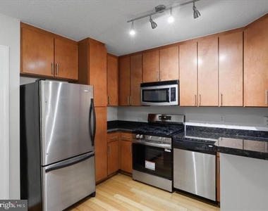 915 E Street Nw - Photo Thumbnail 6