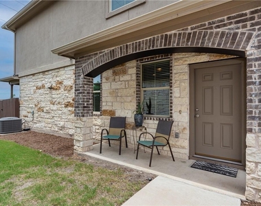 2880 Donnell Dr - Photo Thumbnail 1