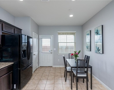 2880 Donnell Dr - Photo Thumbnail 3