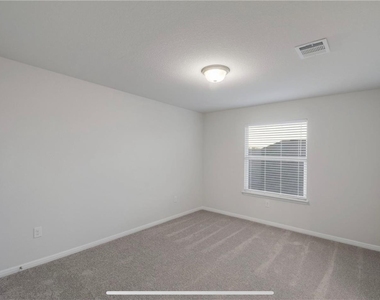 100 Petersburg St - Photo Thumbnail 6