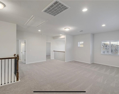100 Petersburg St - Photo Thumbnail 8