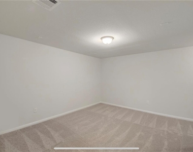 100 Petersburg St - Photo Thumbnail 7