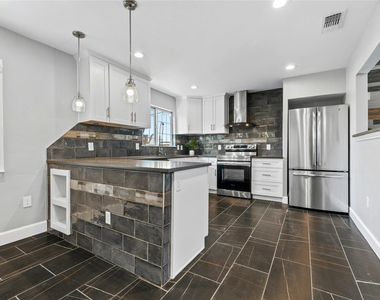 5503 Manor Rd - Photo Thumbnail 7