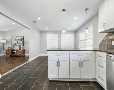 5503 Manor Rd - Photo Thumbnail 10