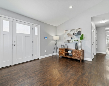 5503 Manor Rd - Photo Thumbnail 5