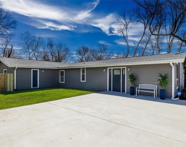 5503 Manor Rd - Photo Thumbnail 1