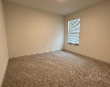 7313 Sagira Path - Photo Thumbnail 8