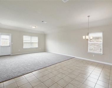 5817 Roderick Dr - Photo Thumbnail 6