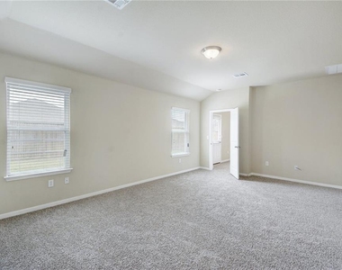 5817 Roderick Dr - Photo Thumbnail 15