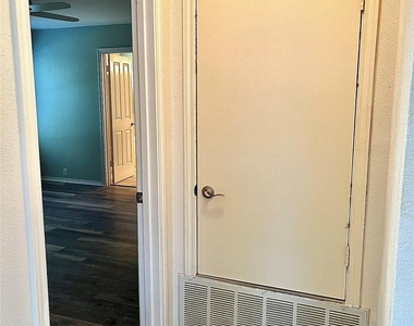 2117 Kimra Ln - Photo Thumbnail 10