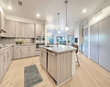 3600 S Lamar Blvd - Photo Thumbnail 4