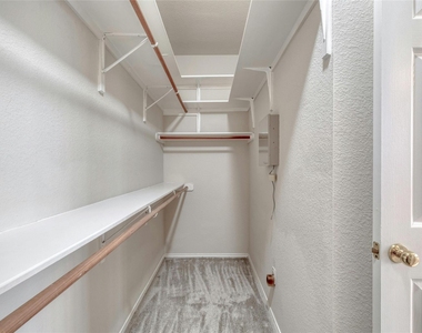 2310 Kristen Ln - Photo Thumbnail 17