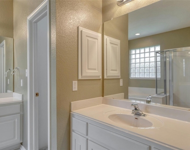 2310 Kristen Ln - Photo Thumbnail 14