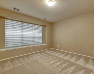 2310 Kristen Ln - Photo Thumbnail 12