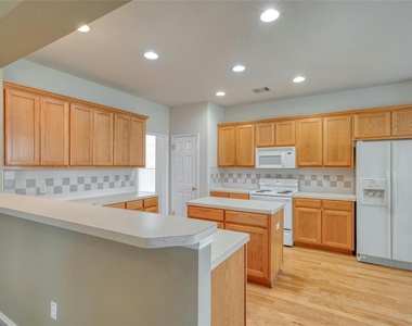 2310 Kristen Ln - Photo Thumbnail 9