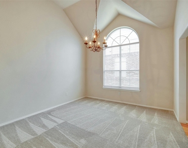 2310 Kristen Ln - Photo Thumbnail 6