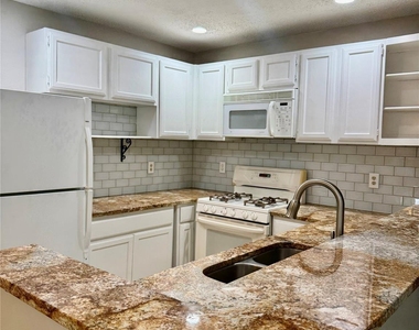 7825 Beauregard Cir - Photo Thumbnail 1