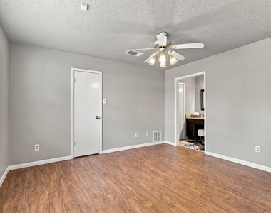7825 Beauregard Cir - Photo Thumbnail 10