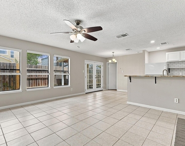 7825 Beauregard Cir - Photo Thumbnail 8