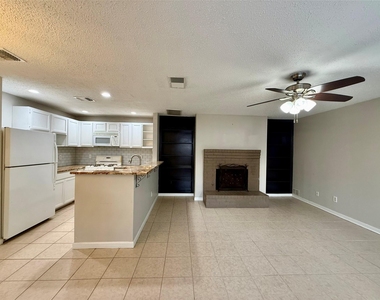 7825 Beauregard Cir - Photo Thumbnail 6