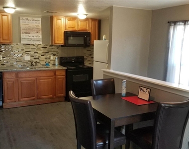 409 S Main St - Photo Thumbnail 2