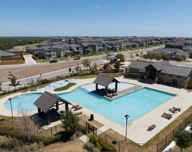 10805 Meris Ln - Photo Thumbnail 27