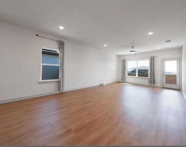 10805 Meris Ln - Photo Thumbnail 7