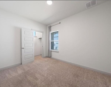 10805 Meris Ln - Photo Thumbnail 16