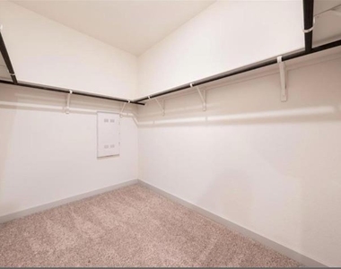 10805 Meris Ln - Photo Thumbnail 20