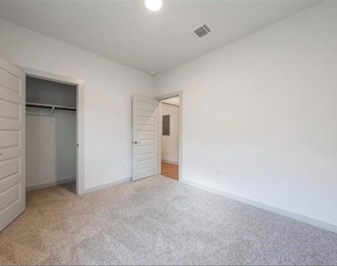 10805 Meris Ln - Photo Thumbnail 15