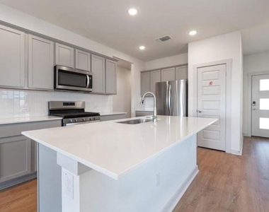 10805 Meris Ln - Photo Thumbnail 9