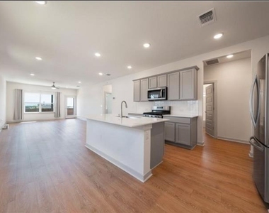 10805 Meris Ln - Photo Thumbnail 5