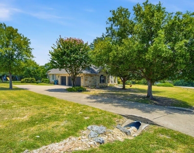 600 Huck Finn Trl - Photo Thumbnail 23