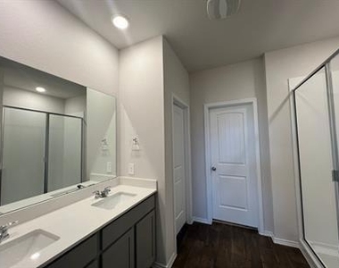 235 Frogmore Loop - Photo Thumbnail 4