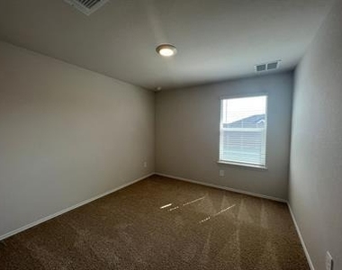 235 Frogmore Loop - Photo Thumbnail 5