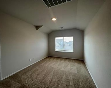 235 Frogmore Loop - Photo Thumbnail 6