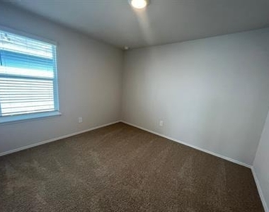 235 Frogmore Loop - Photo Thumbnail 3