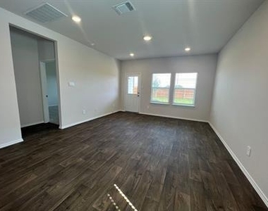 235 Frogmore Loop - Photo Thumbnail 1