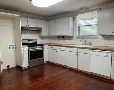 406 Lexington Rd - Photo Thumbnail 11