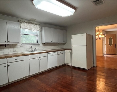 406 Lexington Rd - Photo Thumbnail 10