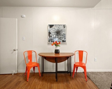302 E 30th St - Photo Thumbnail 6