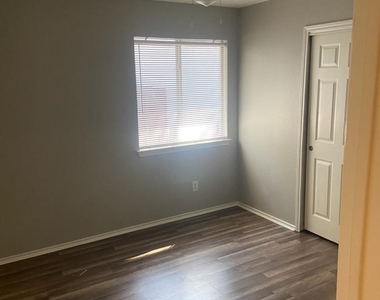 17616 Tobermory Dr - Photo Thumbnail 10