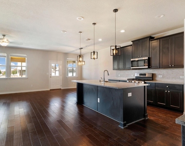 1341 Eagle Ray St - Photo Thumbnail 6