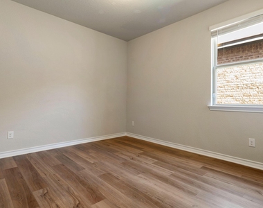 1341 Eagle Ray St - Photo Thumbnail 19