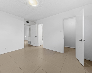 1905 Fairlawn Ln Ln - Photo Thumbnail 11