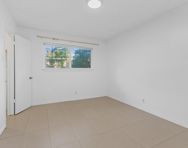 1905 Fairlawn Ln Ln - Photo Thumbnail 16