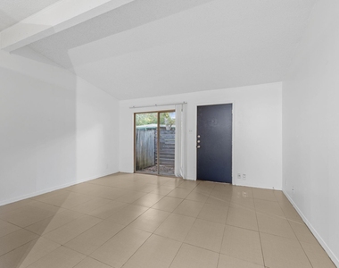1905 Fairlawn Ln Ln - Photo Thumbnail 8