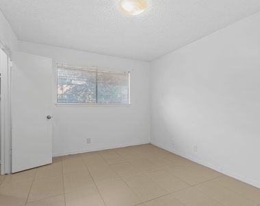1905 Fairlawn Ln Ln - Photo Thumbnail 9