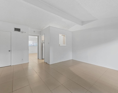 1905 Fairlawn Ln Ln - Photo Thumbnail 7